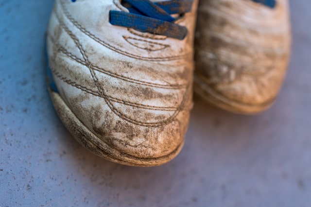 靴の泥汚れを落とす方法を徹底解説【汚れの種類別対策で靴を綺麗に】